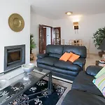 Casa Da Rocha By S&a *